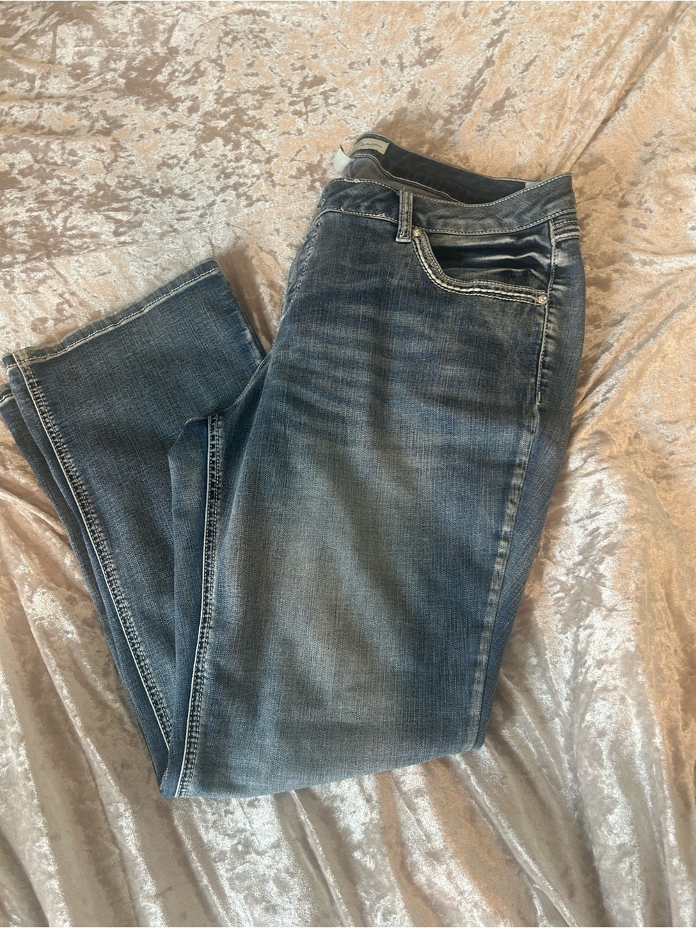 Classic Women's Blue Wash Jeans